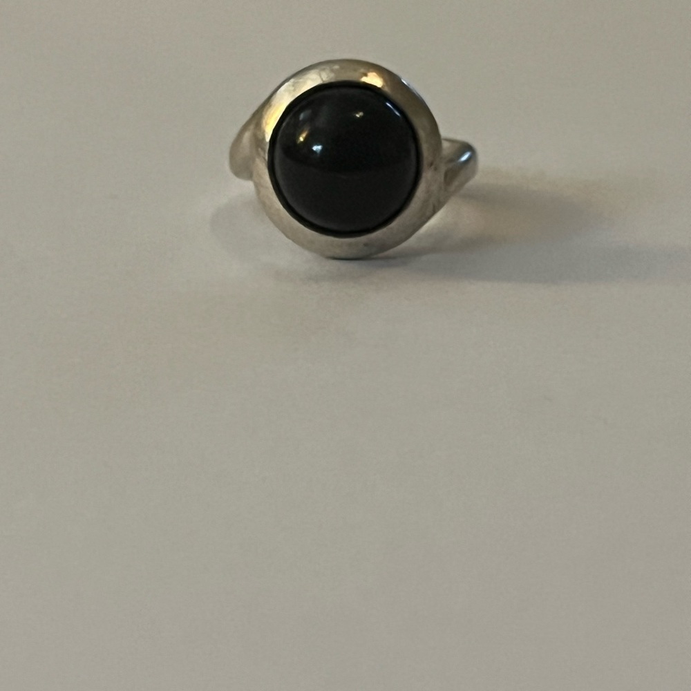 Rare!! James avery vintage sterling and black onyx cabochon in round setting